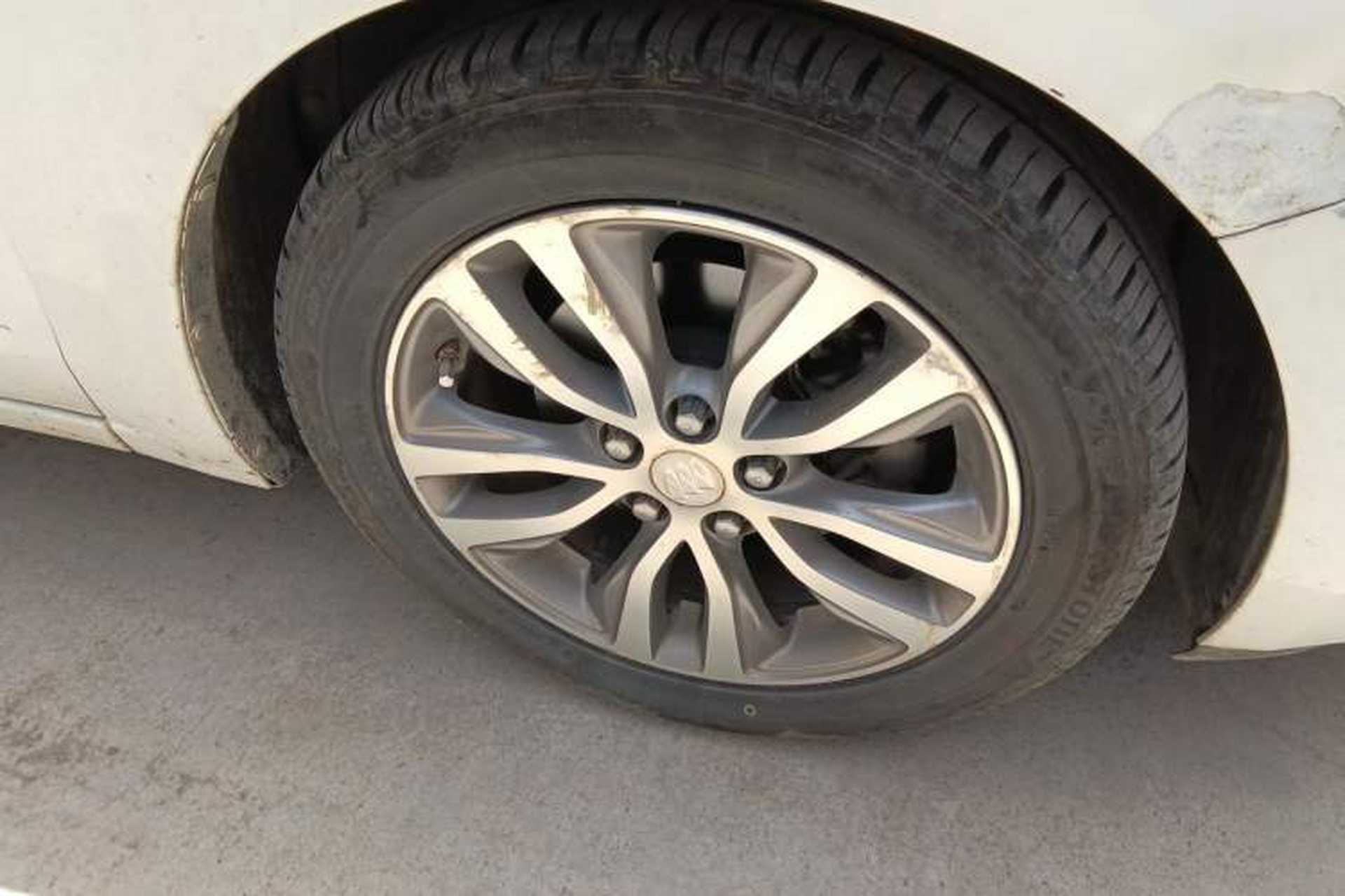 Used Buick GT 2018 18T Automatic Elite Model Right Front Wheel Hub