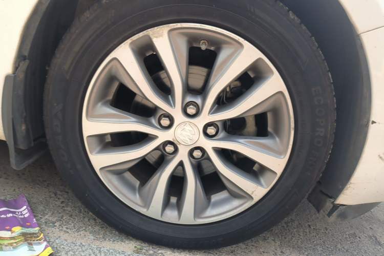 Used Buick GT 2018 18T Automatic Elite Model Right Front Wheel Hub
