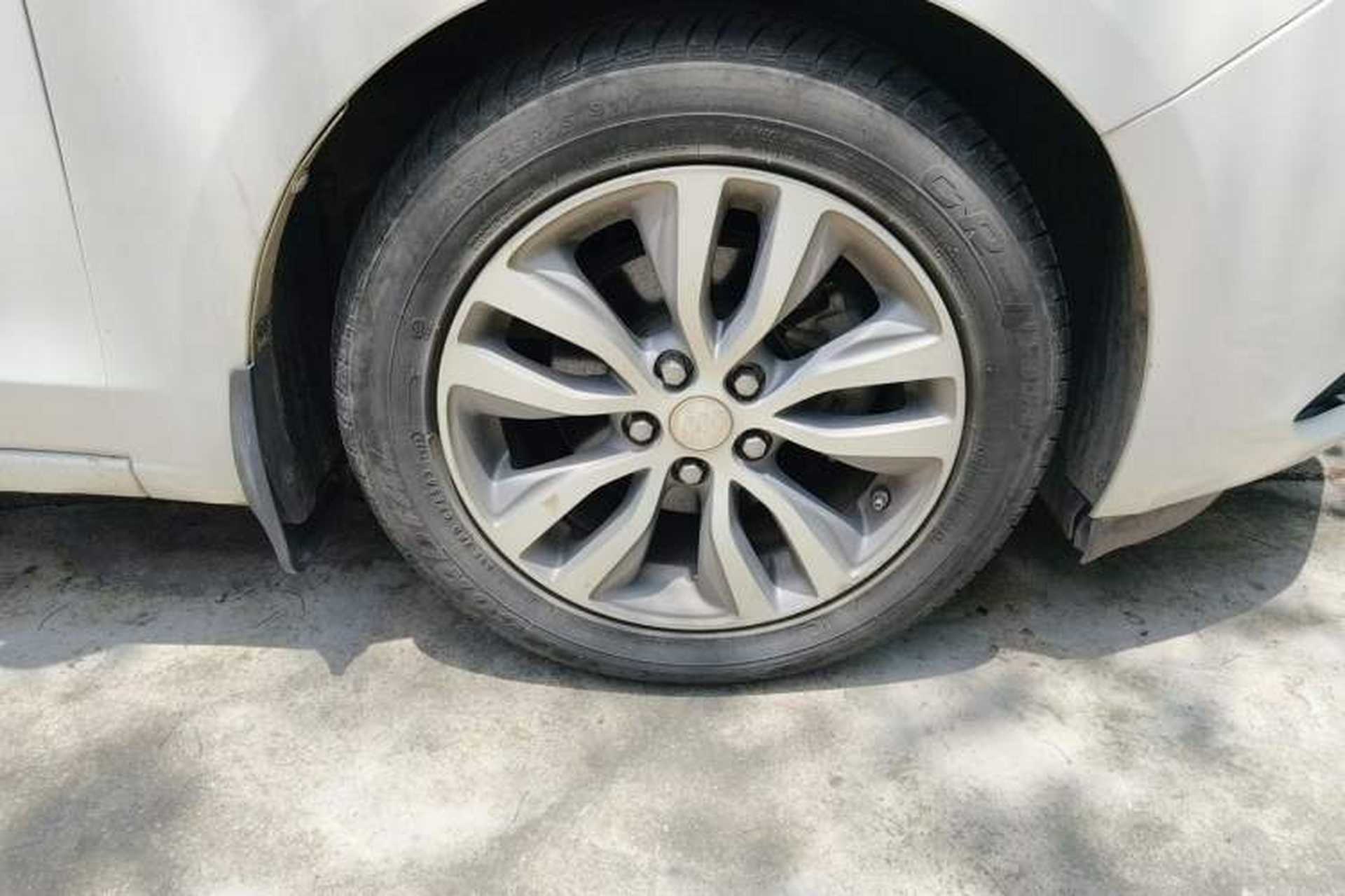 Used Buick GT 2018 18T Automatic Elite Model Right Front Wheel Hub