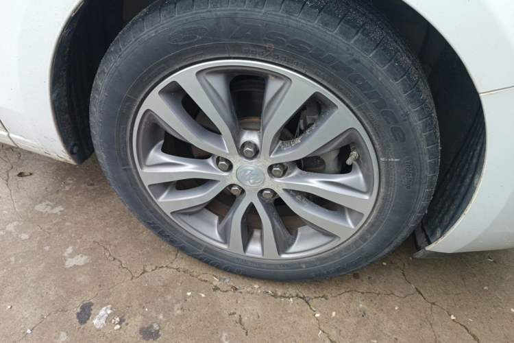 Used Buick GT 2018 18T Automatic Elite Model Right Front Wheel Hub