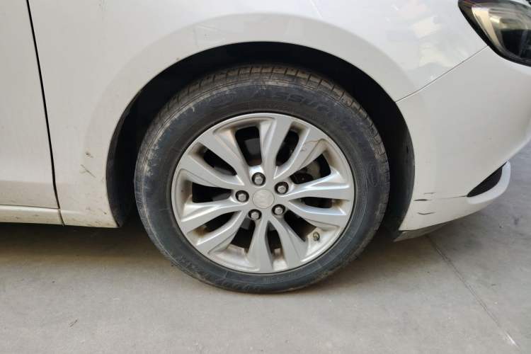 Used Buick GT 2018 15T Dual-Clutch Elite Model China V Standard Right Front Wheel Hub
