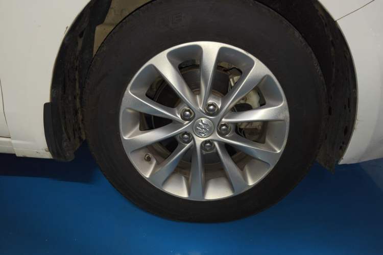 Used Buick GT 2018 15T Dual-Clutch Advanced Model China V Standard Right Front Wheel Hub