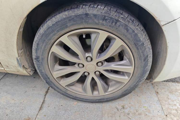 Used Buick GT 2018 18T Automatic Elite Model Right Front Wheel Hub