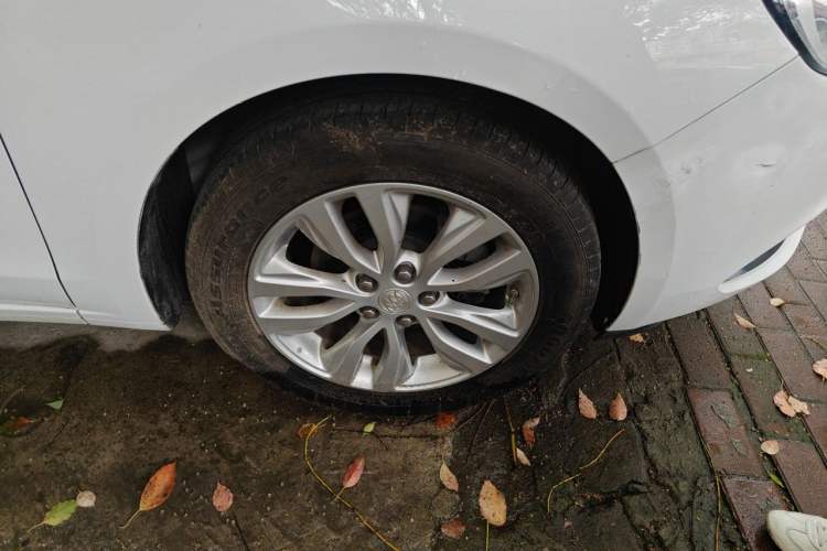 Used Buick GT 2018 15T Manual Elite Version China V Standard Right Front Wheel Hub