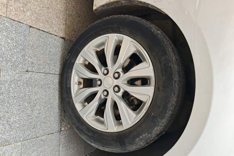 Used Buick GT 2018 15T Dual-Clutch Elite Model China V Standard Right Front Wheel Hub