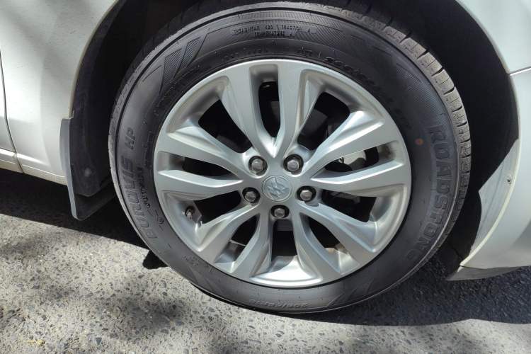 Used Buick GT 2018 15T Dual-Clutch Elite Model China V Standard Right Front Wheel Hub