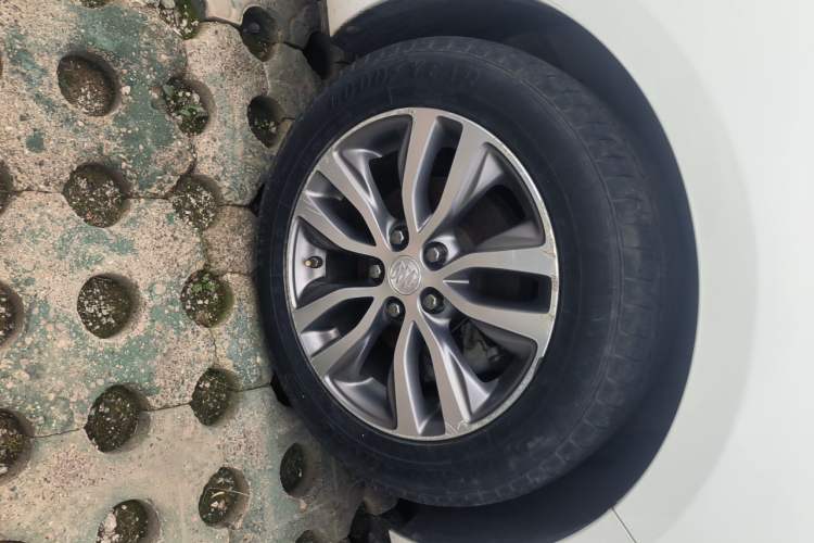 Used Buick GT 2018 18T Automatic Elite Model Right Front Wheel Hub