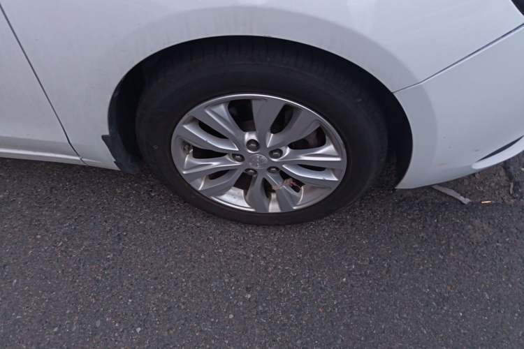 Used Buick GT 2018 15T Dual-Clutch Elite Model China V Standard Right Front Wheel Hub