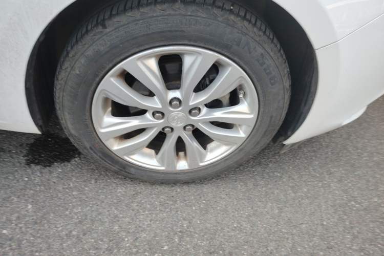 Used Buick GT 2018 15T Manual Elite Version China V Standard Right Front Wheel Hub