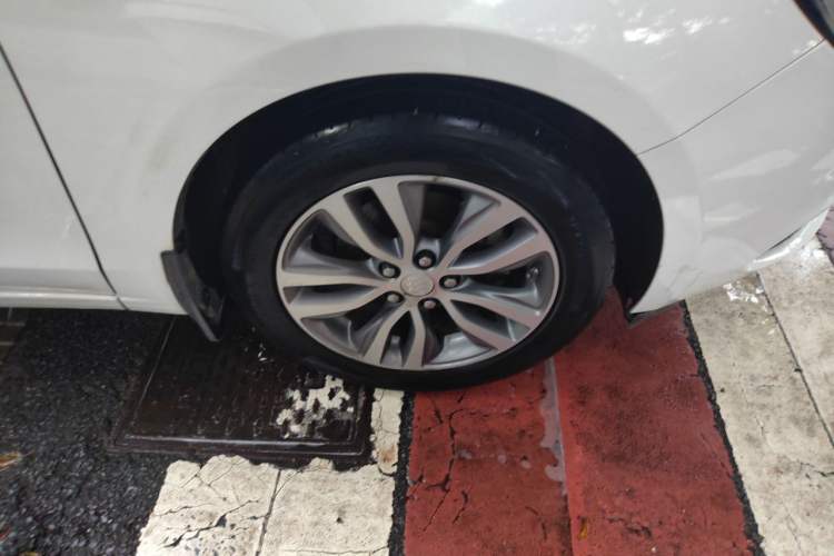 Used Buick GT 2018 18T Automatic Elite Model Right Front Wheel Hub