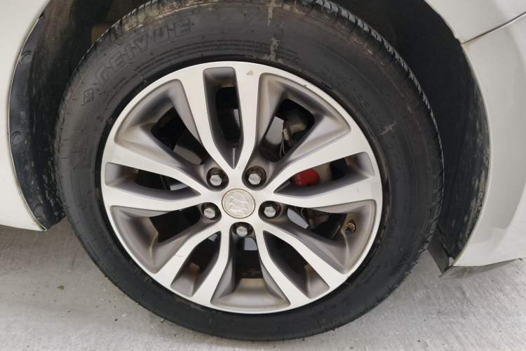 Used Buick GT 2018 18T Automatic Elite Model Right Front Wheel Hub