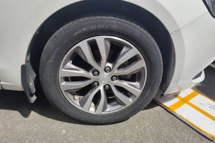 Used Buick GT 2018 18T Automatic Elite Model Right Front Wheel Hub