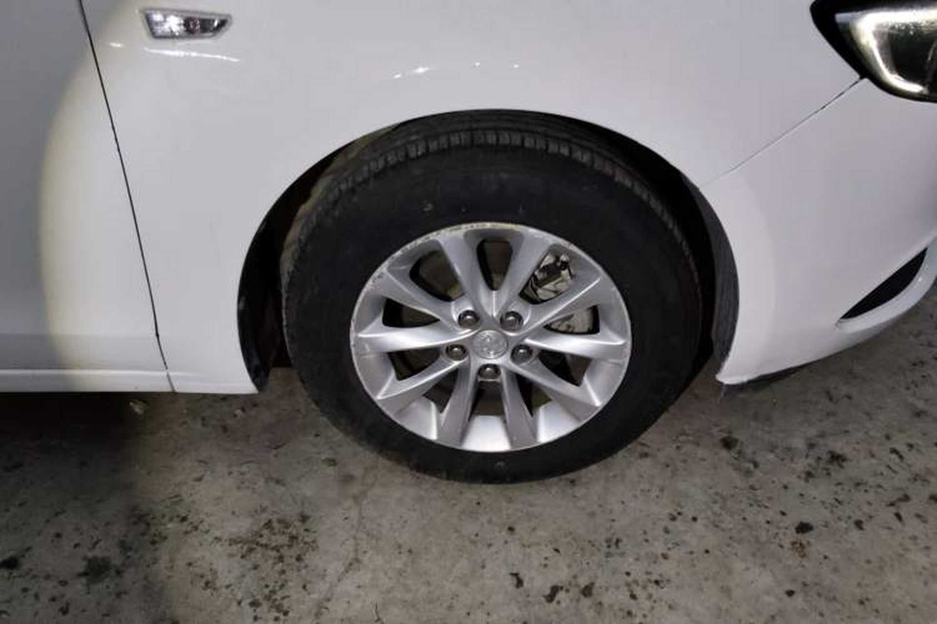 Used Buick GT 2018 15T Dual-Clutch Advanced Model China V Standard Right Front Wheel Hub