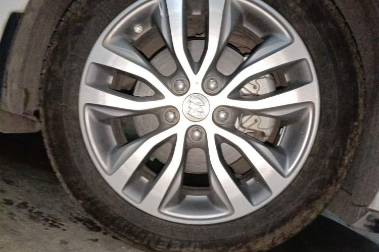 Used Buick GT 2018 18T Automatic Flagship Model Right Front Wheel Hub