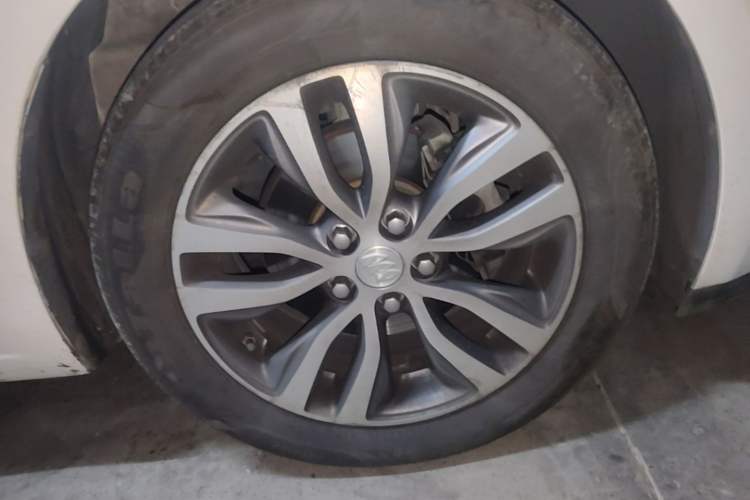 Used Buick GT 2018 18T Automatic Elite Model Right Front Wheel Hub