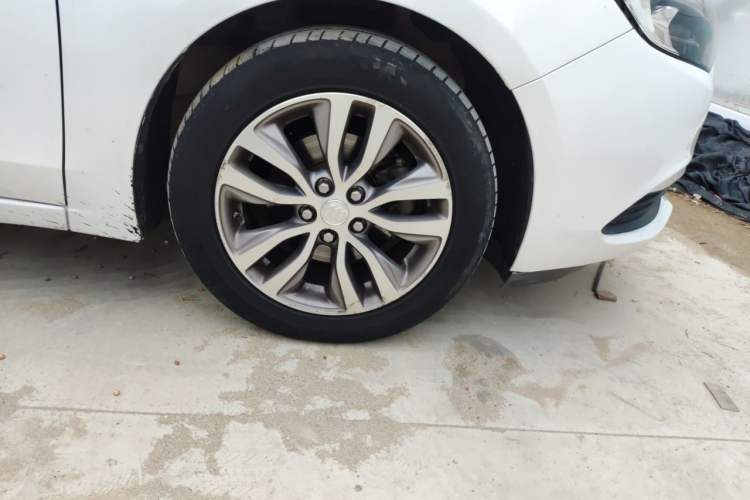 Used Buick GT 2018 18T Automatic Elite Model Right Front Wheel Hub