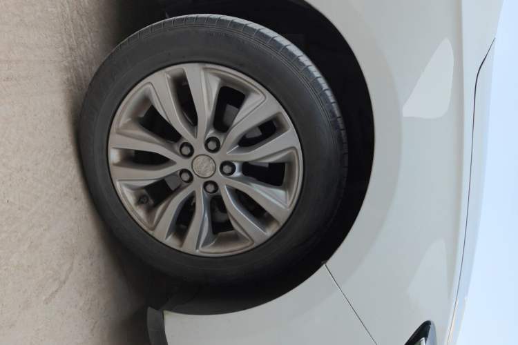 Used Buick GT 2018 15T Manual Elite Version China V Standard Right Front Wheel Hub