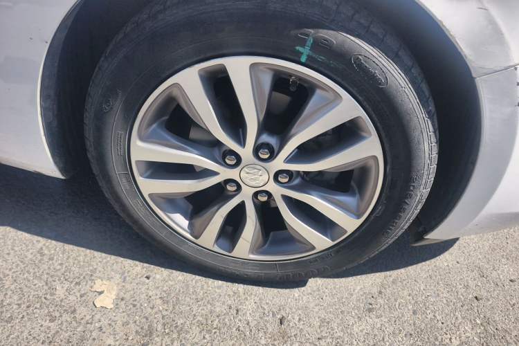 Used Buick GT 2018 18T Automatic Elite Model Right Front Wheel Hub