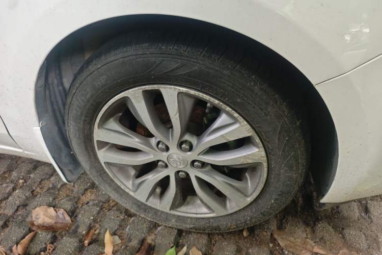 Used Buick GT 2018 18T Automatic Elite Model Right Front Wheel Hub