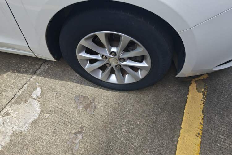 Used Buick GT 2018 15T Dual-Clutch Advanced Model China V Standard Right Front Wheel Hub