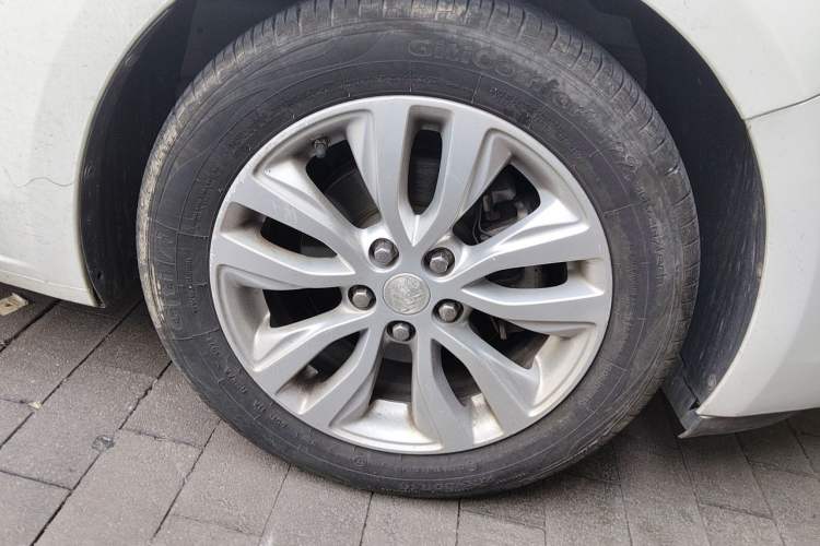 Used Buick GT 2018 15T Dual-Clutch Elite Model China V Standard Right Front Wheel Hub