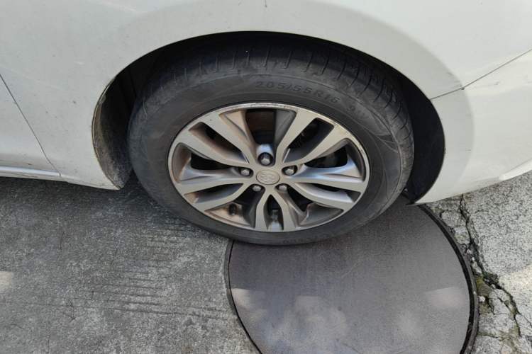 Used Buick GT 2018 18T Automatic Elite Model Right Front Wheel Hub