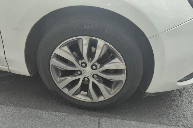 Used Buick GT 2018 18T Automatic Elite Model Right Front Wheel Hub