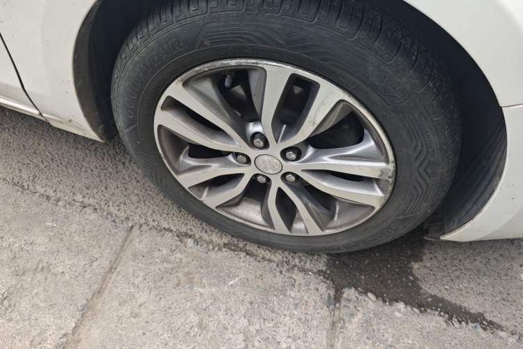 Used Buick GT 2018 18T Automatic Elite Model Right Front Wheel Hub