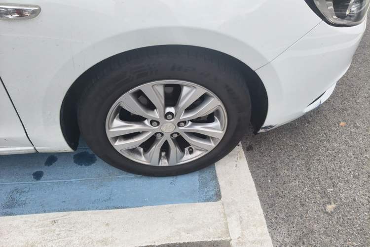 Used Buick GT 2018 15T Dual-Clutch Elite Model China V Standard Right Front Wheel Hub