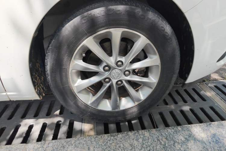 Used Buick GT 2018 15T Manual Entry-Level Version China V Standard Right Front Wheel Hub