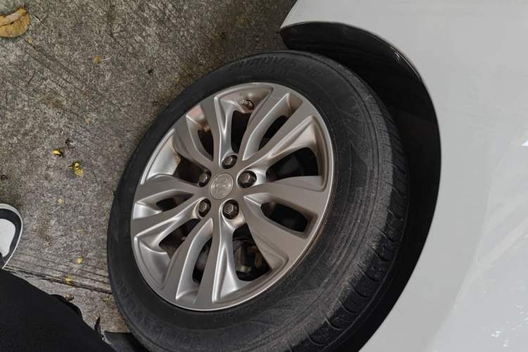 Used Buick GT 2018 15T Dual-Clutch Elite Model China V Standard Right Front Wheel Hub
