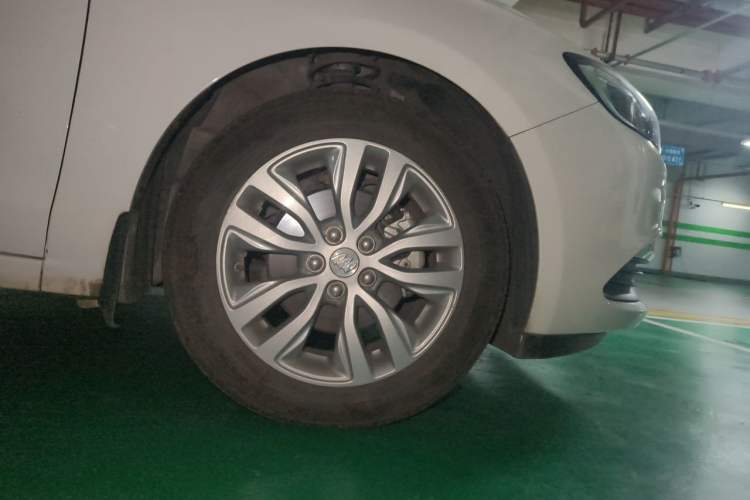 Used Buick GT 2018 15T Manual Elite Version China V Standard Right Front Wheel Hub