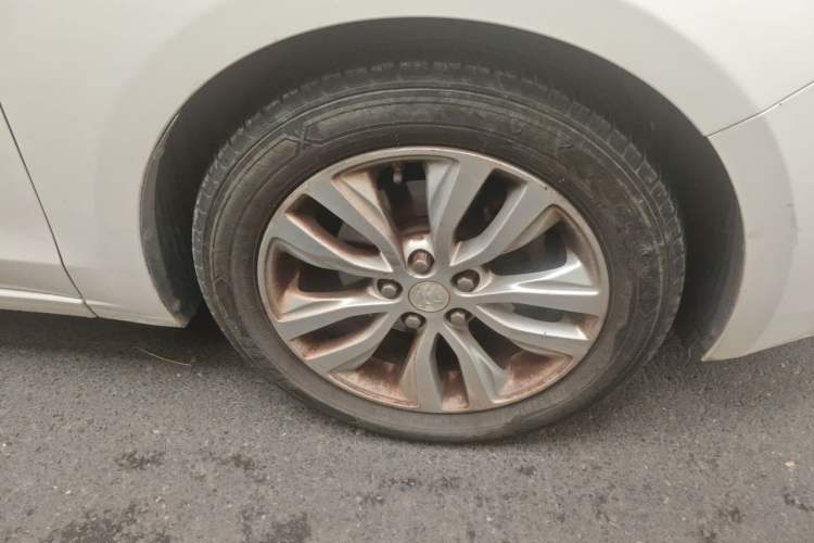 Used Buick GT 2018 15T Manual Elite Version China V Standard Right Front Wheel Hub