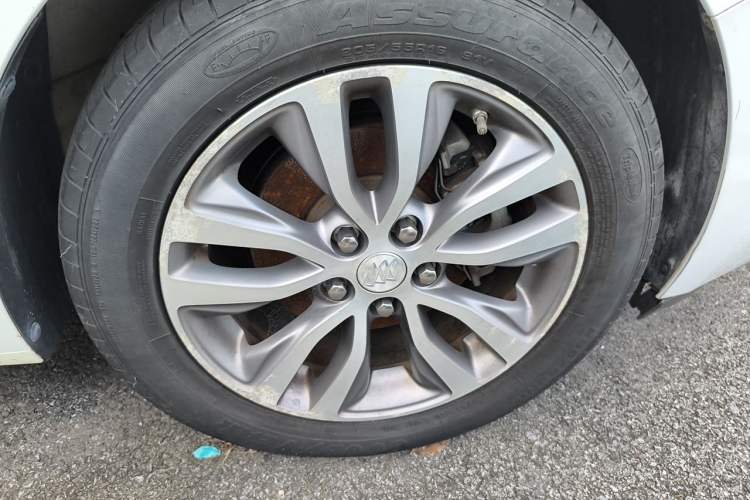 Used Buick GT 2018 18T Automatic Elite Model Right Front Wheel Hub