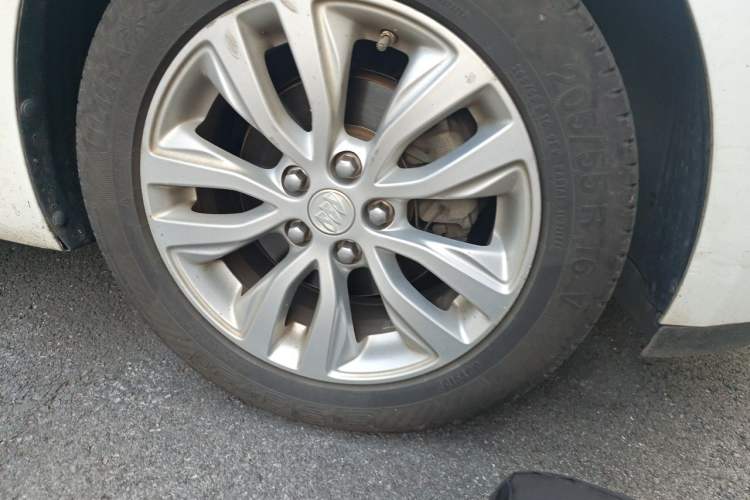 Used Buick GT 2018 15T Dual-Clutch Elite Model China V Standard Right Front Wheel Hub