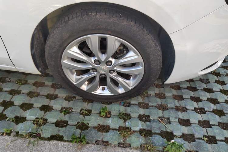Used Buick GT 2018 15T Manual Elite Version China V Standard Right Front Wheel Hub