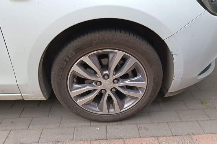 Used Buick GT 2018 18T Automatic Elite Model Right Front Wheel Hub