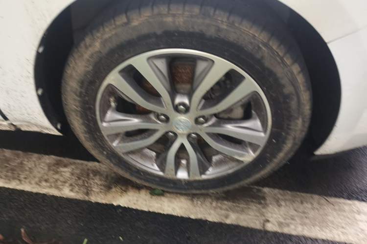 Used Buick GT 2018 18T Automatic Elite Model Right Front Wheel Hub