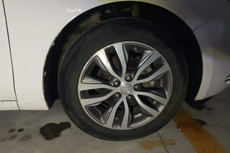 Used Buick GT 2018 18T Automatic Elite Model Right Front Wheel Hub