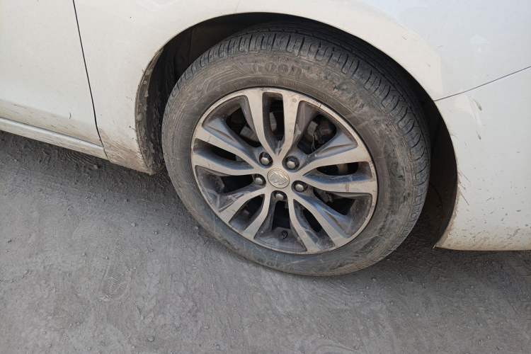 Used Buick GT 2018 18T Automatic Elite Model Right Front Wheel Hub