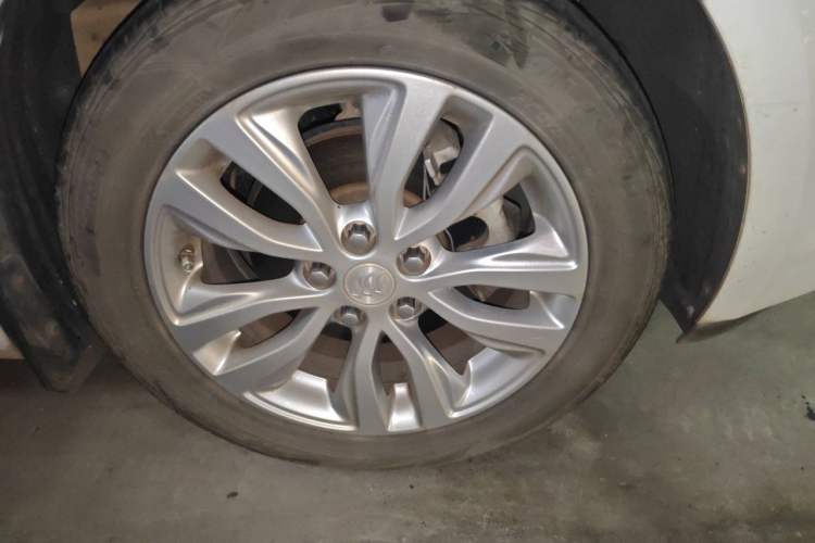 Used Buick GT 2018 15T Manual Elite Version China V Standard Right Front Wheel Hub