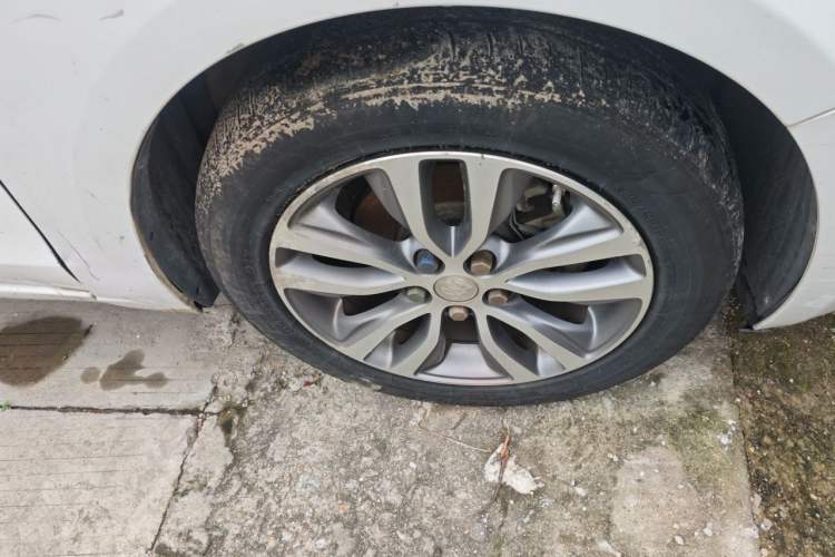 Used Buick GT 2018 18T Automatic Elite Model Right Front Wheel Hub