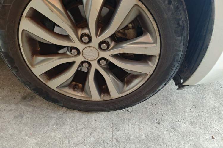Used Buick GT 2018 18T Automatic Elite Model Right Front Wheel Hub