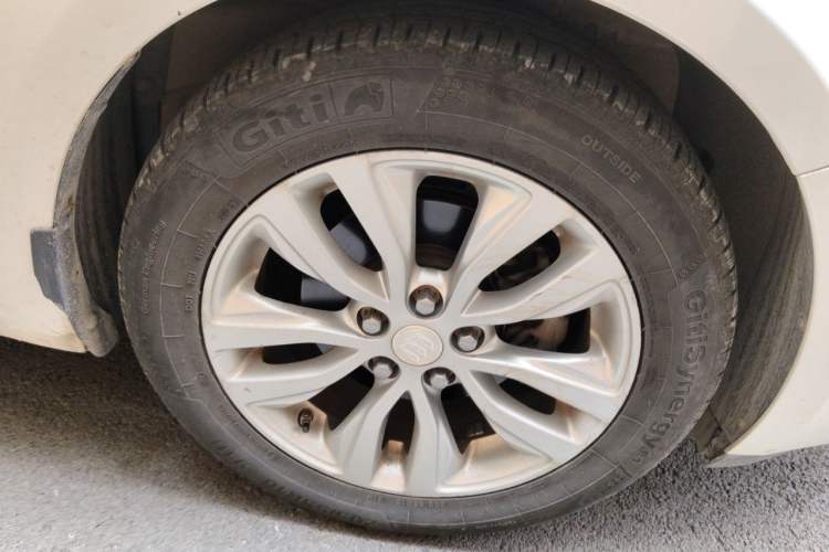 Used Buick GT 2018 15T Manual Elite Version China V Standard Right Front Wheel Hub