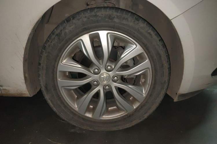 Used Buick GT 2018 15T Dual-Clutch Elite Model China V Standard Right Front Wheel Hub