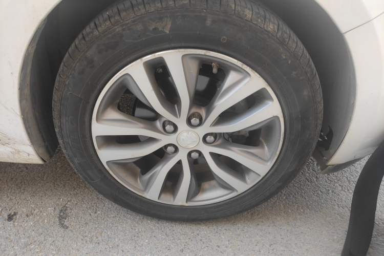 Used Buick GT 2018 18T Automatic Flagship Model Right Front Wheel Hub