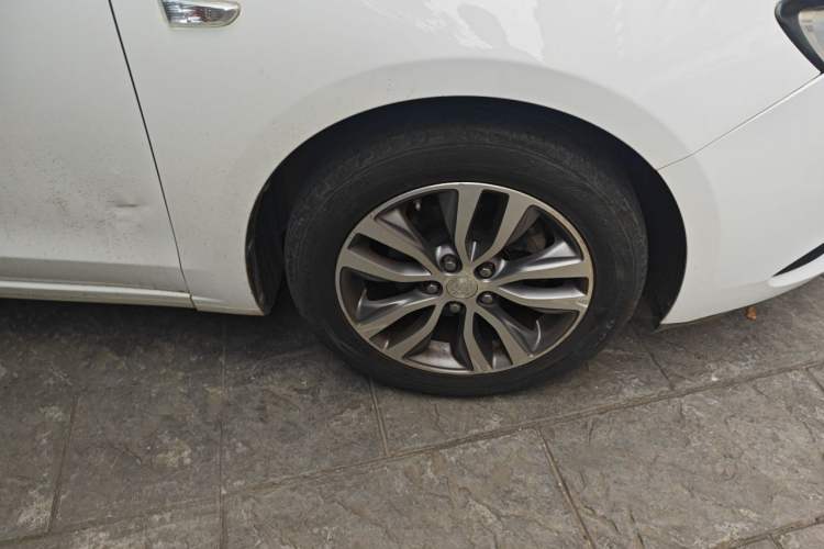 Used Buick GT 2018 18T Automatic Elite Model Right Front Wheel Hub