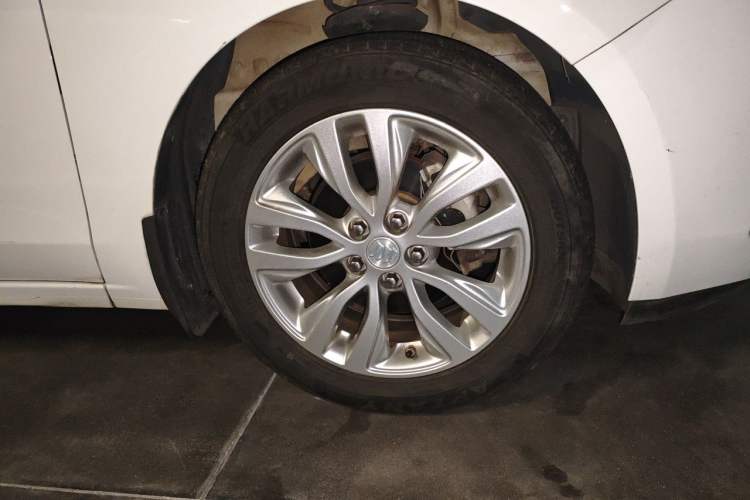 Used Buick GT 2018 15T Dual-Clutch Elite Model China V Standard Right Front Wheel Hub
