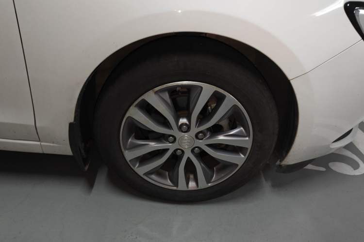 Used Buick GT 2018 18T Automatic Elite Model Right Front Wheel Hub