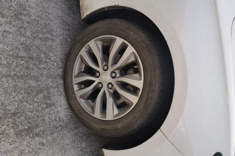 Used Buick GT 2018 18T Automatic Elite Model Right Front Wheel Hub